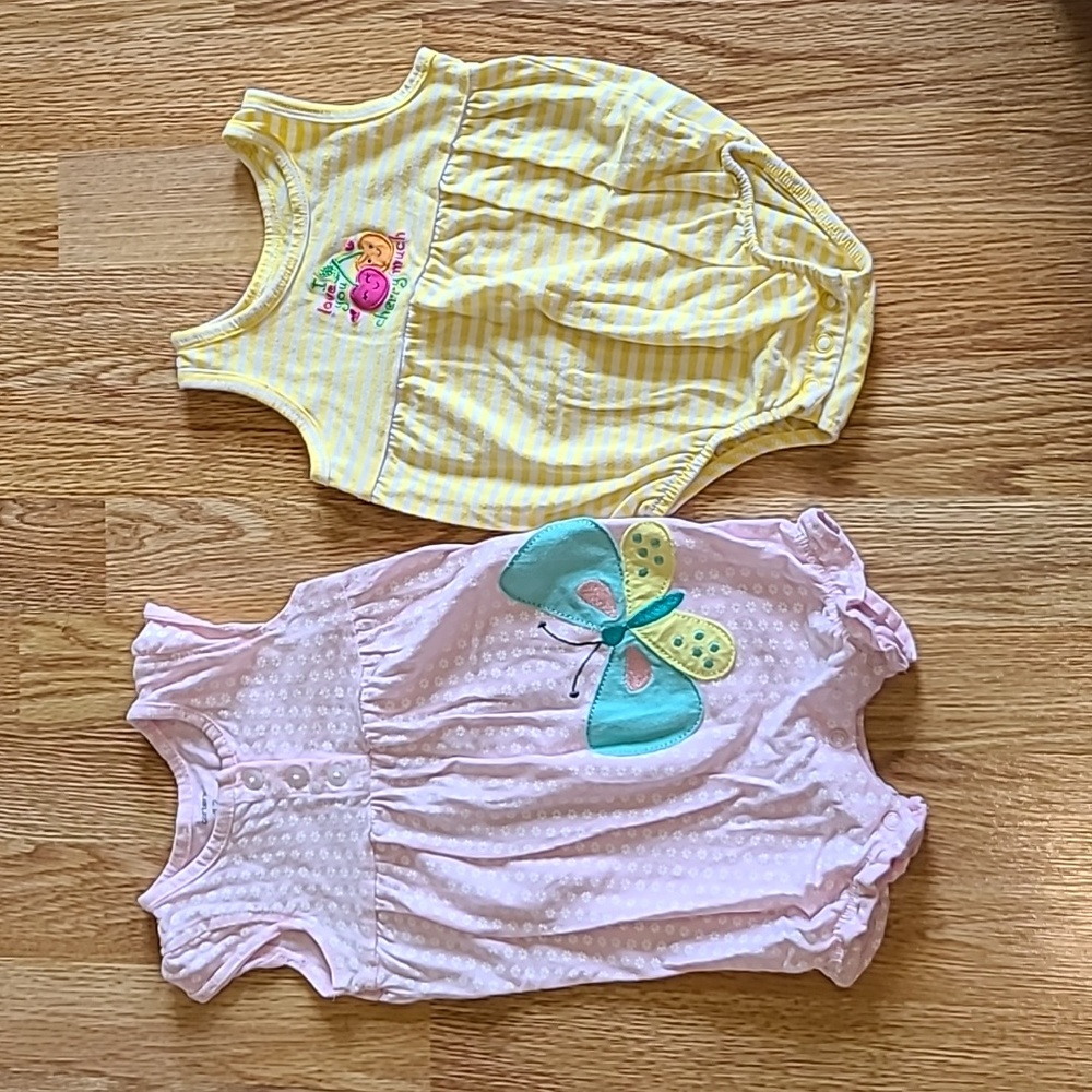 CARTER'S Set of 2 rompers in size 12 months